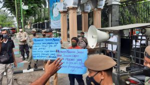 foto demo copot kasat pol pp