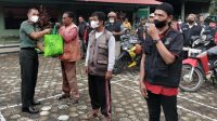 foto-kodim0416-berbagi Peduli Sesama, Kodim 0416/Bute Bagikan Sembako Kepada Ratusan Ojek Di Bungo