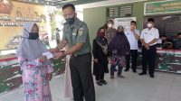 foto-kodim0416 Kodim 0416/Bute Salurkan 6000 BLT Minyak Goreng untuk Masyarakat Tebo