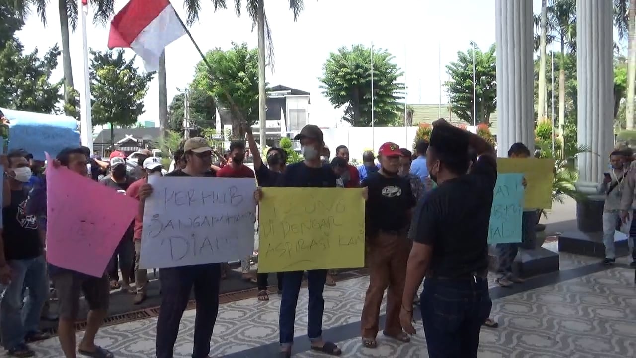 IMG-20220921-WA0005 Pendemo ke Gedung DPRD Kota Jambi Desak Penyesuaian Tarif dan Pembatasan Driver Baru