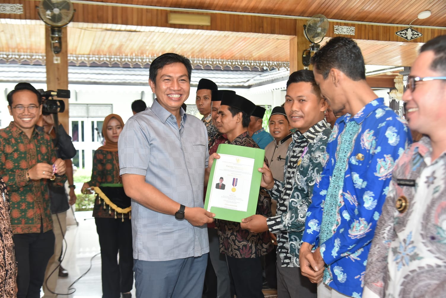 foto bupati m.fadhil arief