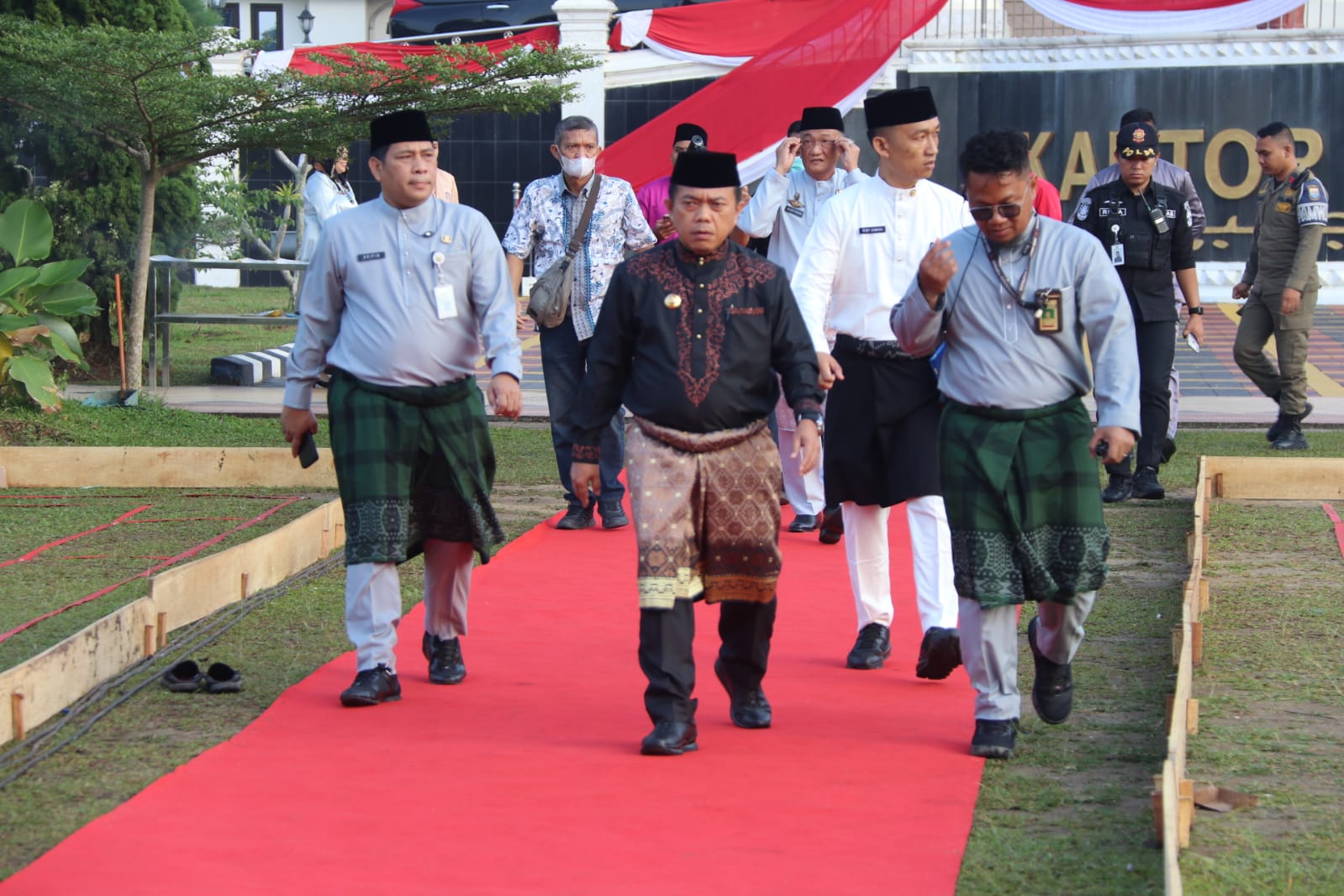 foto gubernur jambi alharis 1