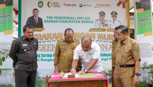 foto-bupati-bungo-gerakan-pangan-murah foto bupati bungo gerakan pangan murah