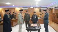 Bupati Tanjab Barat Lantik Direktur Perumda Air Minum Tirta Pengabuan