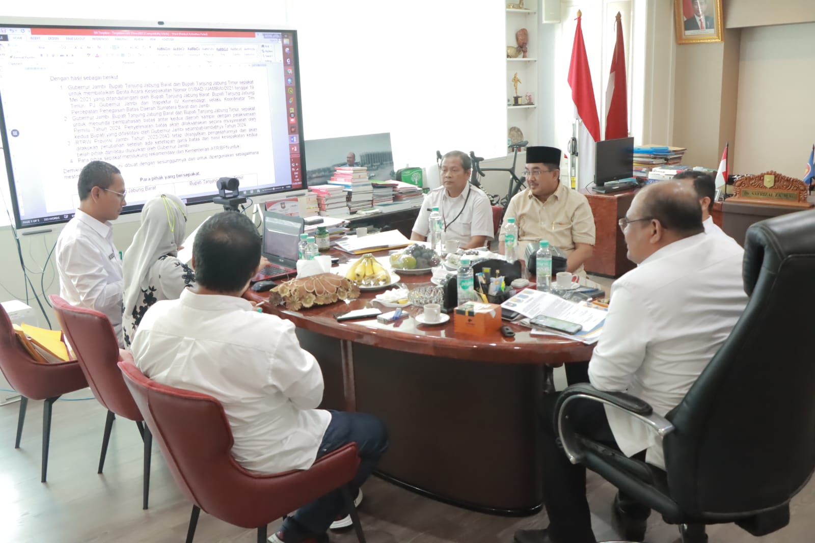 foto bupati tanjung jabung barat