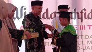 foto mi raudhatul maarif wisuda ke3