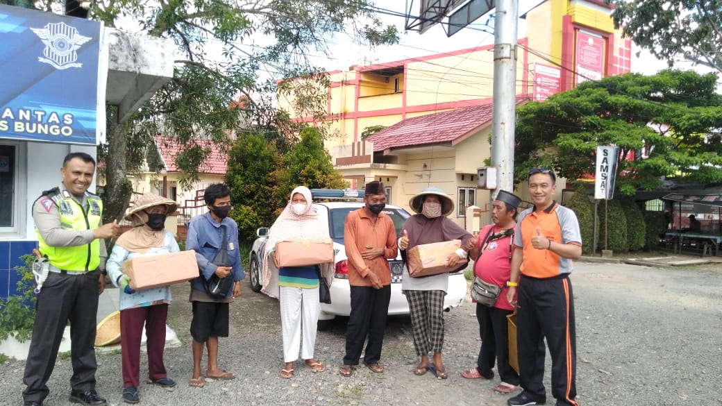Menyambut Hari Bhayangkara Ke-77, Satlantas Polres Bungo Gelar Bansos Ke Penyandang Disabilitas