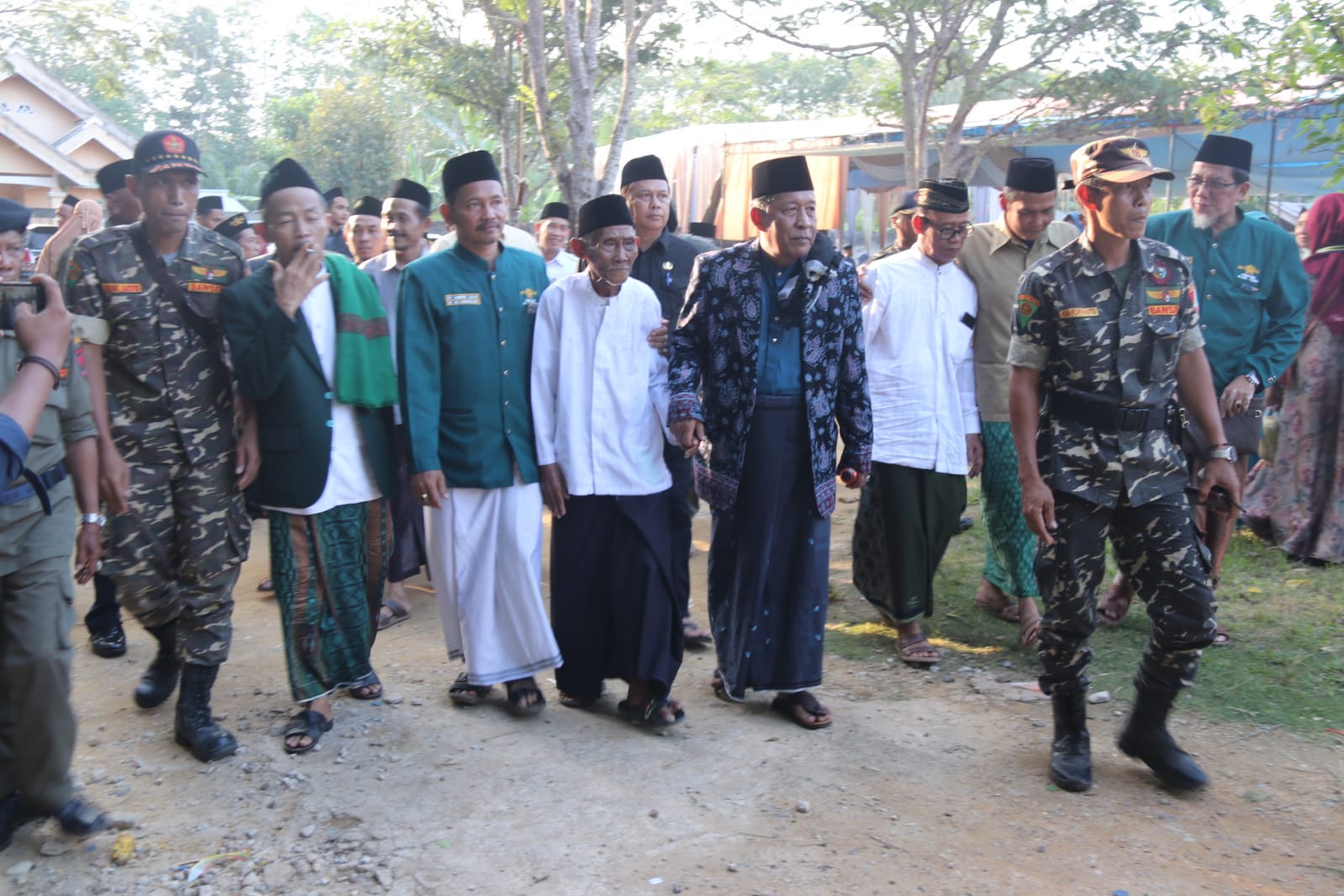 foto wakil gubernur jambi sani 1