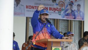foto-bupati-bungo-mashuri-lepas-atlet foto bupati bungo mashuri lepas atlet