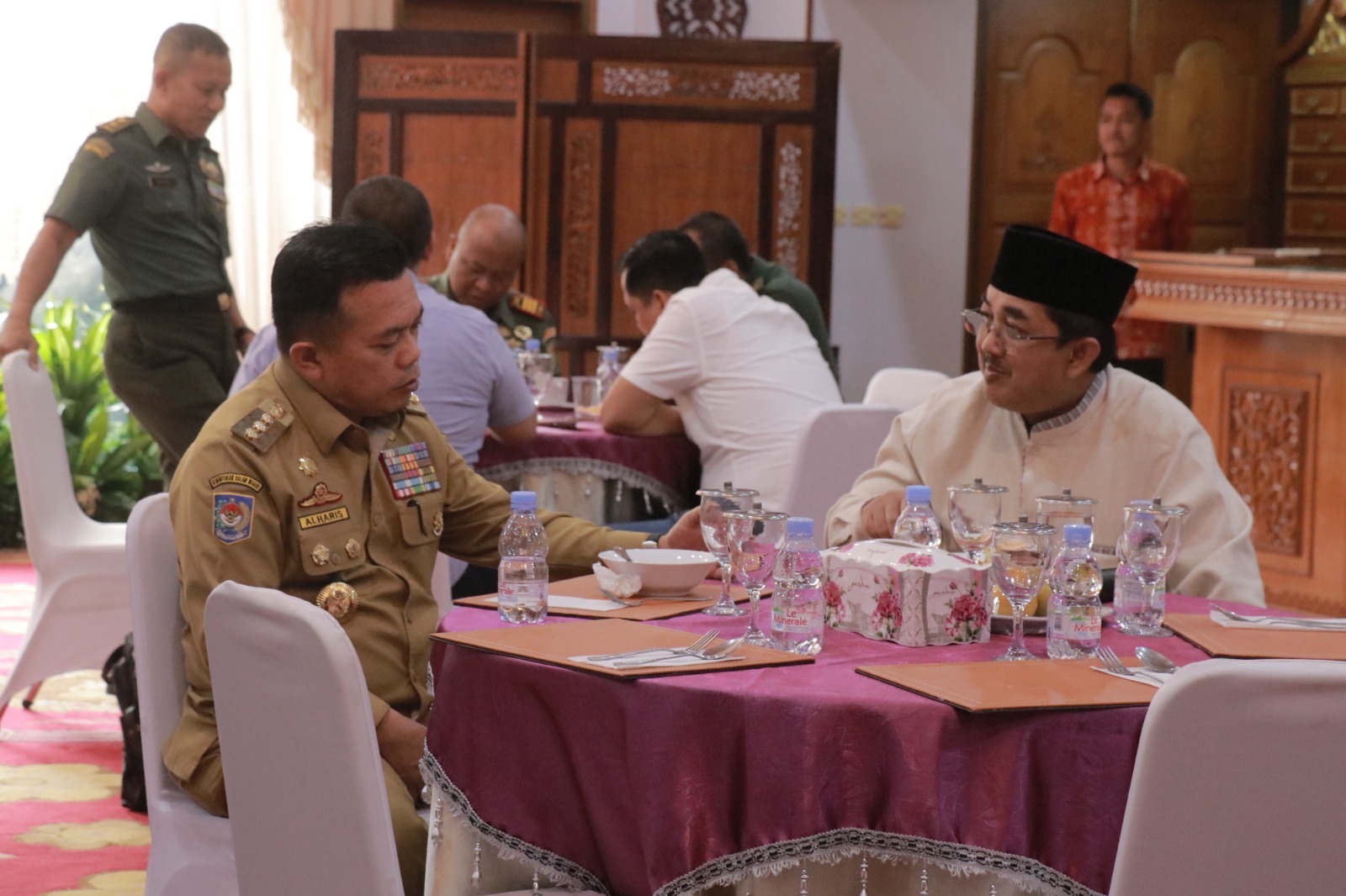 foto bupati tanjab barat anwar sadat