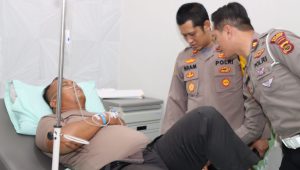 foto kapolres bungo jenguk anggota kecelakaan