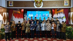 foto wakil gubernur jambi bersama adi