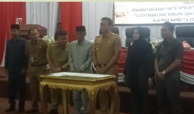 Bupati M.Fadhil Arief Menghadiri Rapat Paripurna DPRD Batanghari Agenda Penandatanganan Nota Kesepahaman KUA PPAS RAPBD T.A 2023