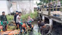 Menyambut Hari Kemerdekaan RI Ke 78 Kapolda Jambi Serta Kapolres dan Dandim Tanjab Barat Ajak Masyarakat Gotong Royong Bersih Sungai