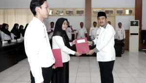 foto bupati bungo menyerahkan sk pppk