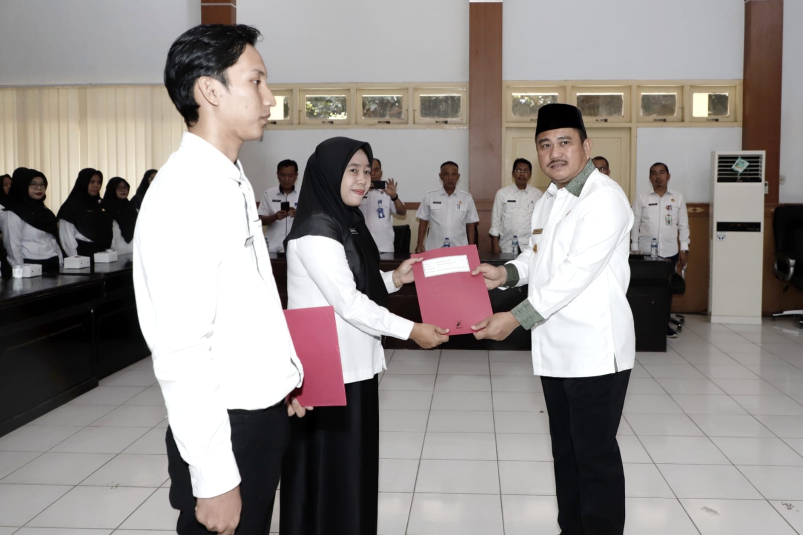 foto bupati bungo menyerahkan sk pppk