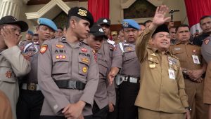 foto gubernur jambi temui pendemo