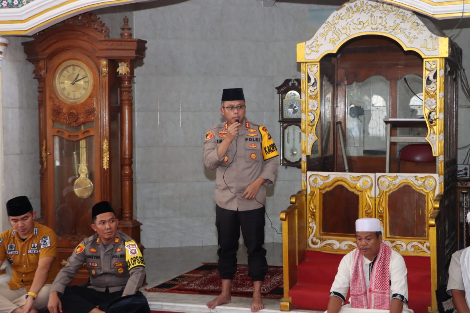 foto-kapolres-bungo-sholat-jumat foto kapolres bungo sholat jumat