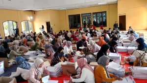 foto kpu bungo sortir surat suara