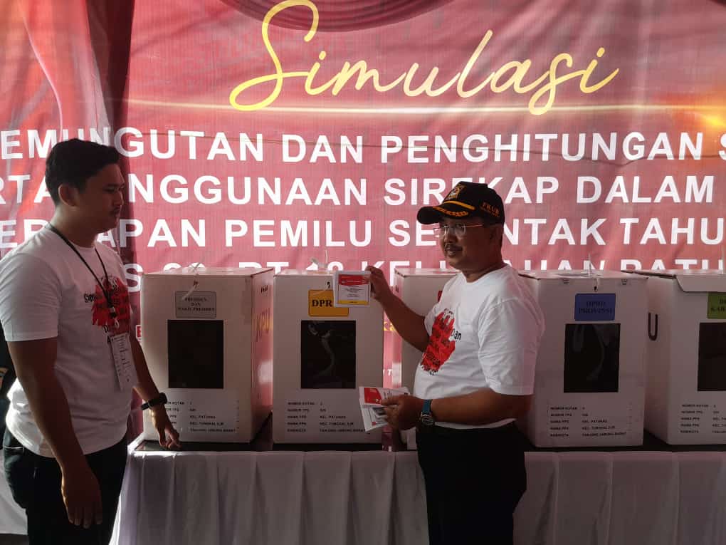 foto bupati tanjab barat simulasi pemungutan suara