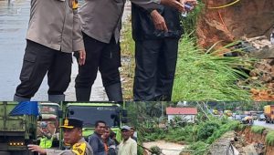 foto kapolres bungo akbp singgih hermawan ke lokasi longsor