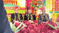 IMG-20240421-WA0013 Hadir bersama Istri di Resepsi Esy dan Iqbal, Ketua DPRD Jambi Wakili Tuan Rumah Ucapkan Terima Kasih.