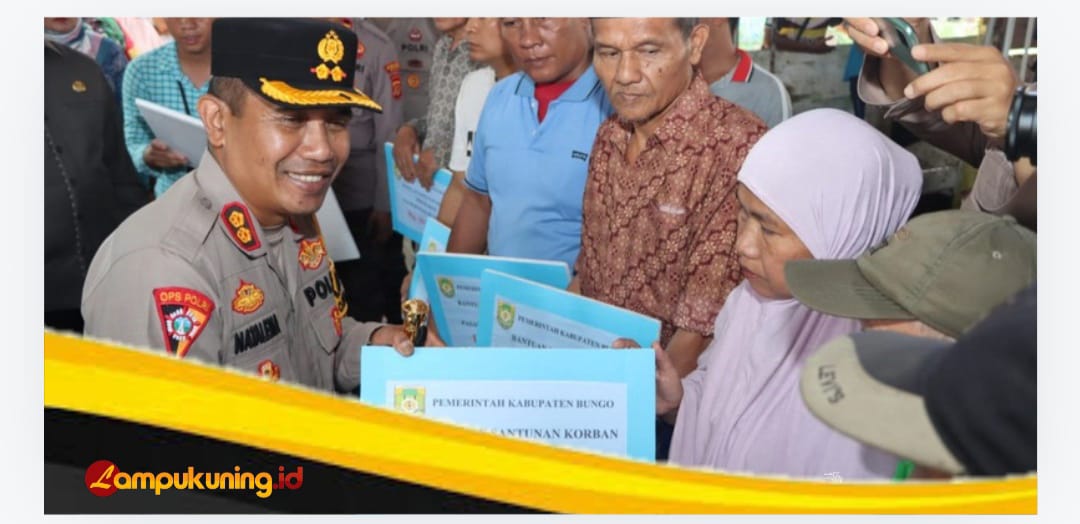 gambar kapolres bungo berikan bantuan santunan