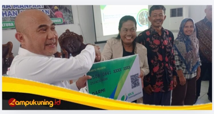 IMG_20260207_112102 Bupati Bungo H.Dedy Putra Menyerahkan Kartu BPJS Ketenagakerjaan dan Alsintan