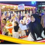 Ribuan Warga Padati Malam Puncak Festival Arakan Sahur 2026 di Tanjab Barat.