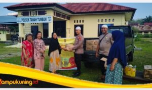 Polsek Tanah Tumbuh Gelar Penjualan Sembako Murah, 100 Dus Minyakita Ludes Diserbu Warga
