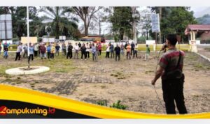 Warga Sungai Bengkal Kepung Kantor Camat, Tolak Klaim Wilayah Teluk Rendah Pasar