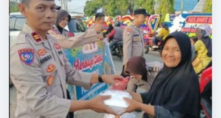 Satbunmaspolresbungo Sat Binmas Polres Bungo Berbagi Takjil, Dipimpin Langsung Kasat Binmas