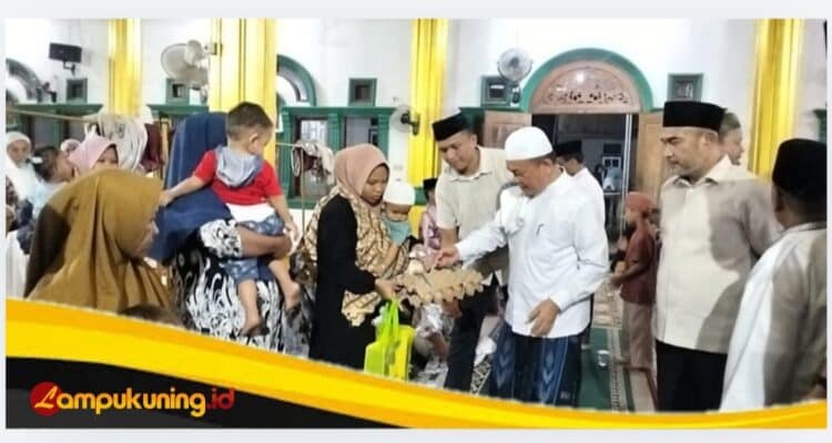 Bupati Bungo Dedy Putra Dampingi Gubernur Jambi Safari Ramadhan di Dusun Empelu