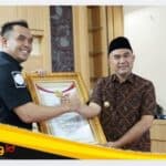 Ka Densus 88 Anti Teror Polri Berikan Penghargaan Kepada Bupati Bungo Dedy Putra