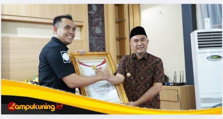 Ka Densus 88 Anti Teror Polri Berikan Penghargaan Kepada Bupati Bungo Dedy Putra