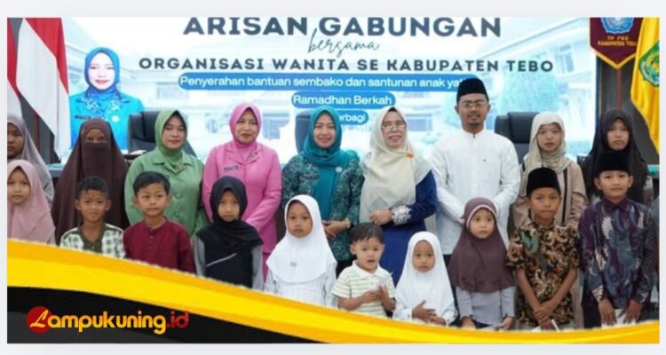 Ketua TP PKK Kabupaten Tebo Gelar Arisan Gabungan dan Serahkan Bantuan kepada Lansia serta Anak Yatim Piatu