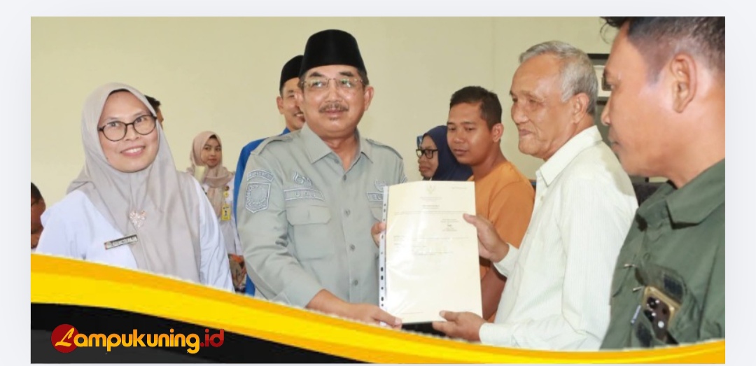 Bupati Anwar Sadat Serahkan 71 Sertifikat Tanah, Warga Teluk Nilau Kini Miliki Kepastian Hukum.