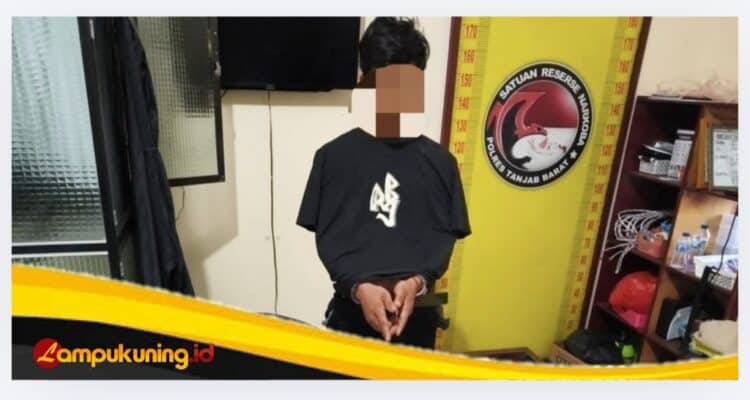 Pengedar Sabu Digerebek di Penginapan, Polisi Temukan Barang Bukti di Tas dan Jok Motor.