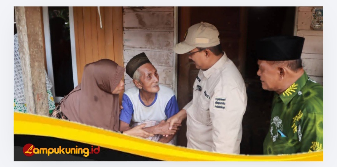 Bupati Tanjab Barat Tinjau Bedah Rumah BAZNAS, Pastikan Bantuan Tepat Sasaran.
