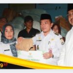 Gubernur Jambi dan Bupati Tanjab Barat Tinjau Lokasi Kebakaran Teluk Nilau, Salurkan Bantuan dan Perkuat Pemulihan.