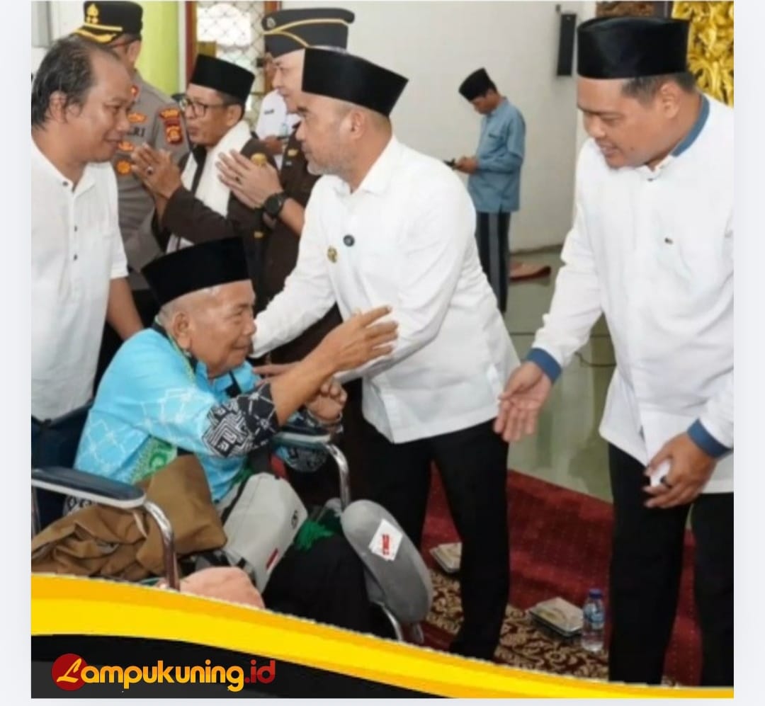 Bupati H. Dedy Putra Melepas 189 CJH Kloter 25 Asal Kabupaten Bungo