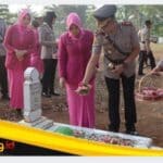 Sambut Hari Bhayangkara ke-80, Kapolres Bungo AKBP Zamri Elfino Gelar Ziarah dan Tabur Bunga di TMP Satria Negara