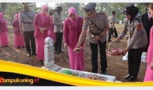 Sambut Hari Bhayangkara ke-80, Kapolres Bungo AKBP Zamri Elfino Gelar Ziarah dan Tabur Bunga di TMP Satria Negara