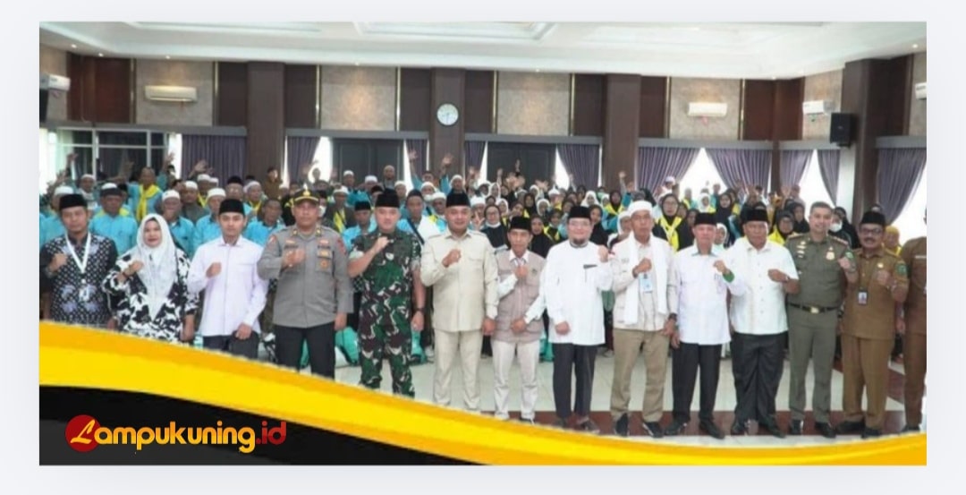 Bupati Tebo Agus Rubiyanto Sambut Kepulangan Jamaah Haji Kloter 24