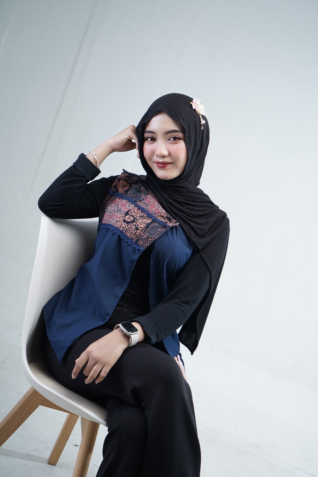 Mahasiswa Universitas Jambi Luncurkan Ecotic, Vest Patchwork Batik Jambi Siap Angkat Kearifan Lokal ke Industri Fashion 2 Mahasiswa Universitas Jambi Luncurkan Ecotic, Vest Patchwork Batik Jambi Siap Angkat Kearifan Lokal ke Industri Fashion