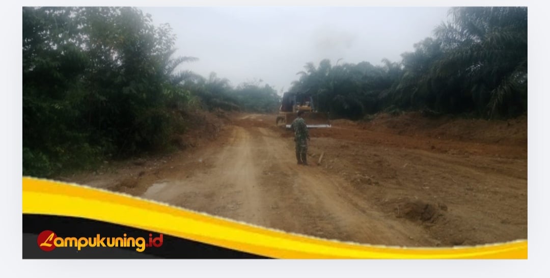 Pengerjaan Pembukaan Badan Jalan TMMD Ke-129 Kodim 0416/Bute Sudah Capai 50 persen