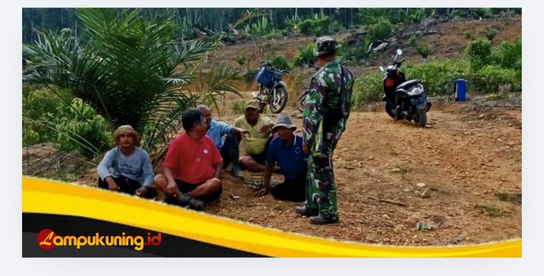 Waktu Senggang, Serka Tohirin Anggota Satgas TMMD Ke-129 Kodim 0416/Bute Sempatkan Diri Bersilaturahmi dengan Warga