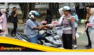IMG_20260724_160614 JUMAT BERKAH! Polres Bungo dan Kejari Bungo Berbagi di Depan Kantor Kejaksaan, Warga Antusias Terima Paket Makanan