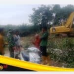 KODIM0416_20260722_134802 Pembukaan Badan Jalan Oleh Satgas TMMD Ke-129 Warga Desa Bersyukur Jalan Menuju Kebun Lebih Lebar.