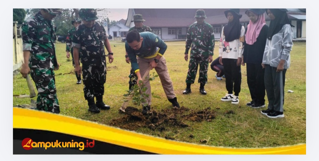 Camat Muko-Muko Bathin VII Apresiasi Satgas TMMD Ke-129 Tanam 100 Pohon Buah -Buahan 